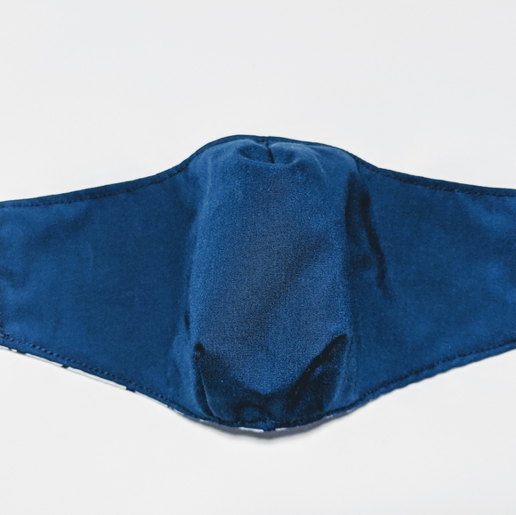 7$ 5/25$ Face mask Reversible - Picture 4 of 5